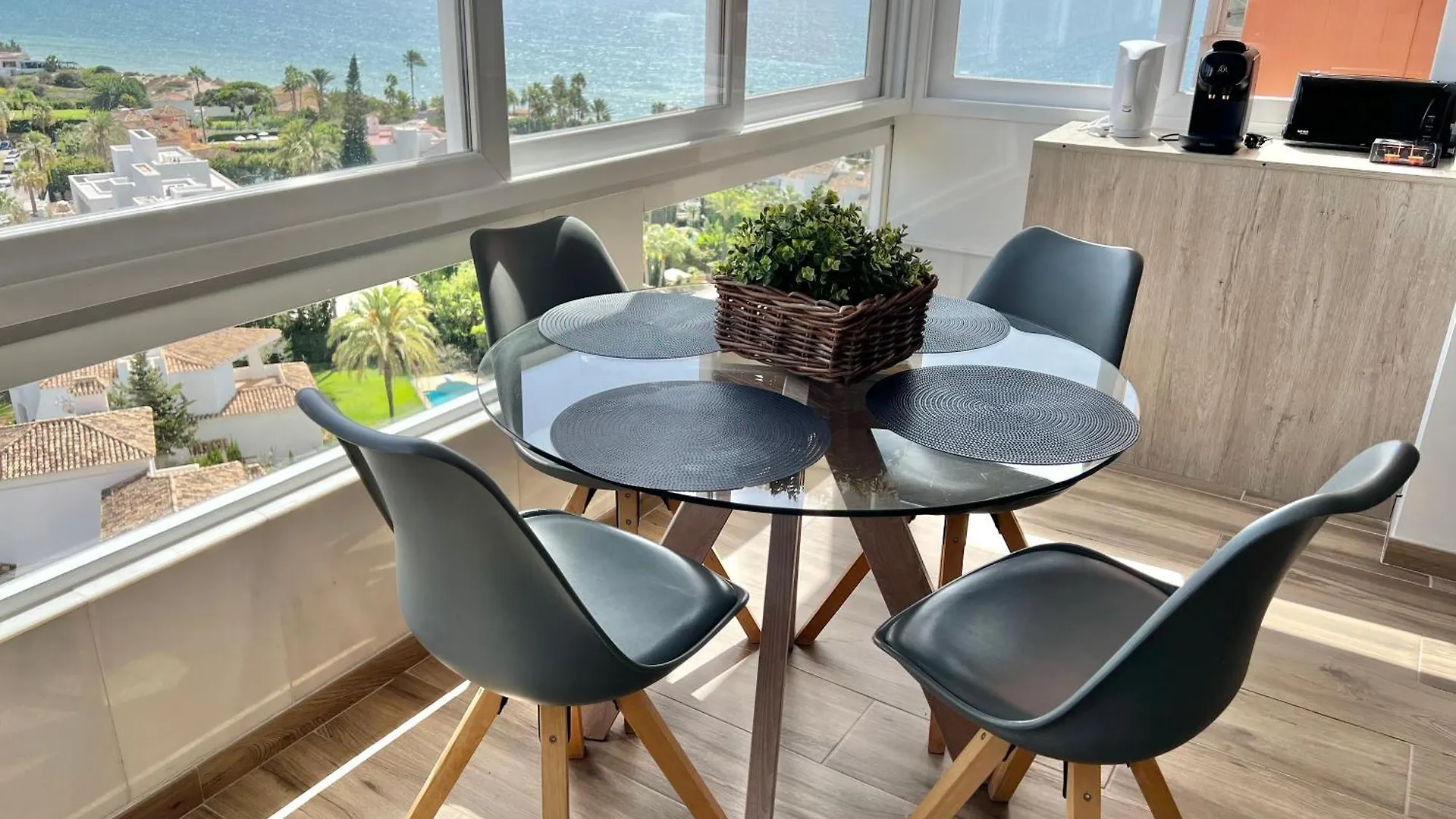 Marbella Beachfront - Beachside Apartment With Stunning Sea Views ספרד